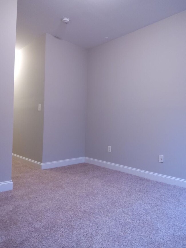 Building Photo - Ready to Move In 2 Bedroom near Ravens Stadium w/ Two Decks!