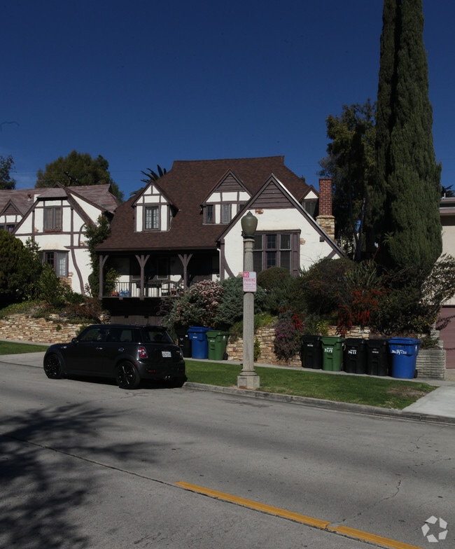 Building Photo - 3429-3437 Rowena Ave