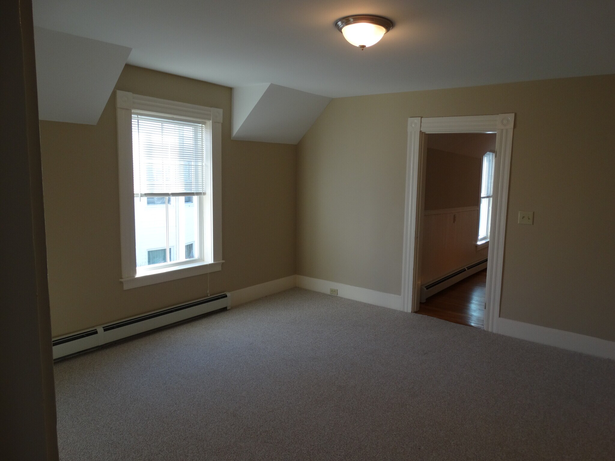 Building Photo - 513 Massabesic St