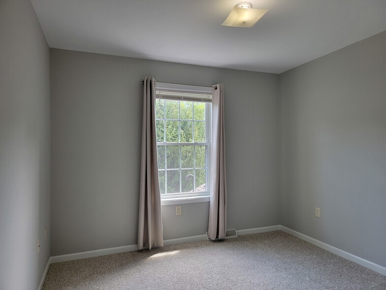Building Photo - 41 Stauffer Ct