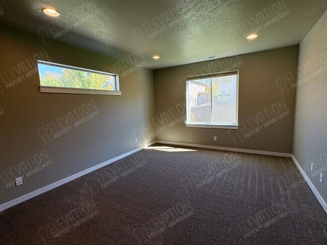 Building Photo - 60868 SE Sweet Pea Dr