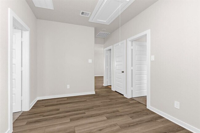 Building Photo - 38710 Yellowstone Dr