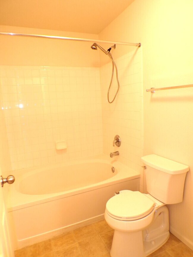 Building Photo - Spacious 2-Bed, 2.5-Bath Condo in Cherry C...