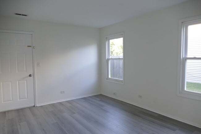 Building Photo - 1076 Crestwood Ln