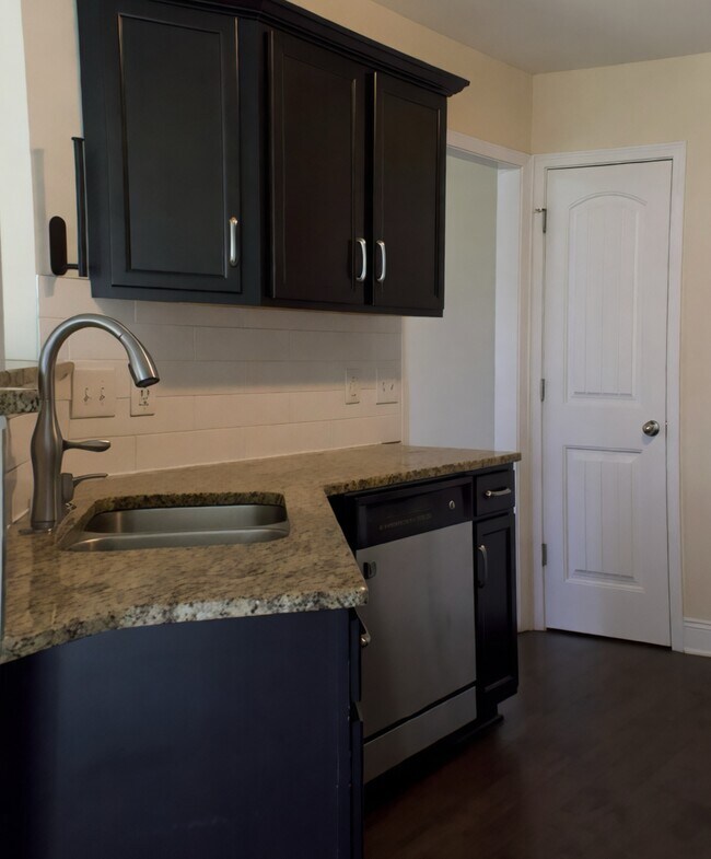 Building Photo - 1275 Eagle's View Dr