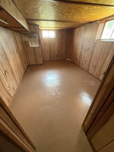 Bonus room in basement (bedroom? office?) - 1368 Westwood Ave
