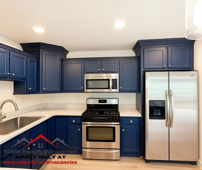 Building Photo - WOW Factor! 2BR/2BA Gem w/ Quartz Counters...