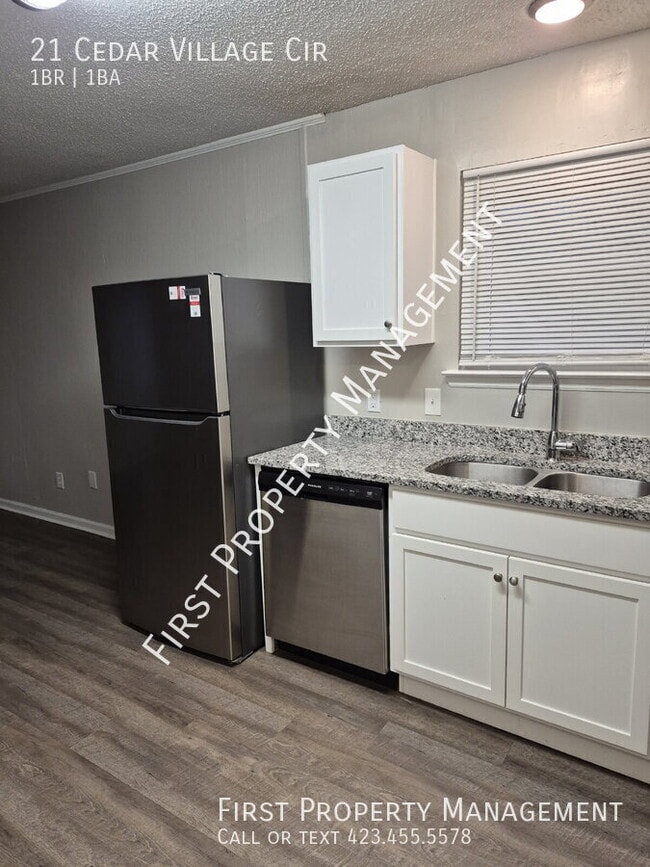 Building Photo - 21 Cedar Village Cir