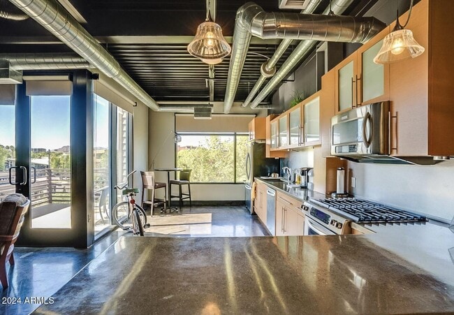 Building Photo - 4020 N Scottsdale Rd