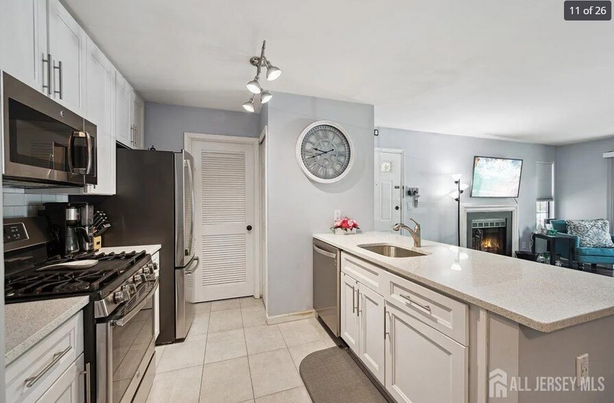 Building Photo - 394 Carhart Ct