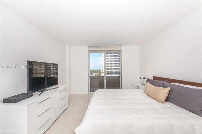 Building Photo - 5555 Collins Ave