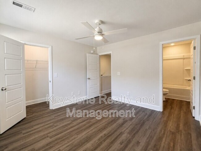 Building Photo - 1206 Woodland Vly Ln