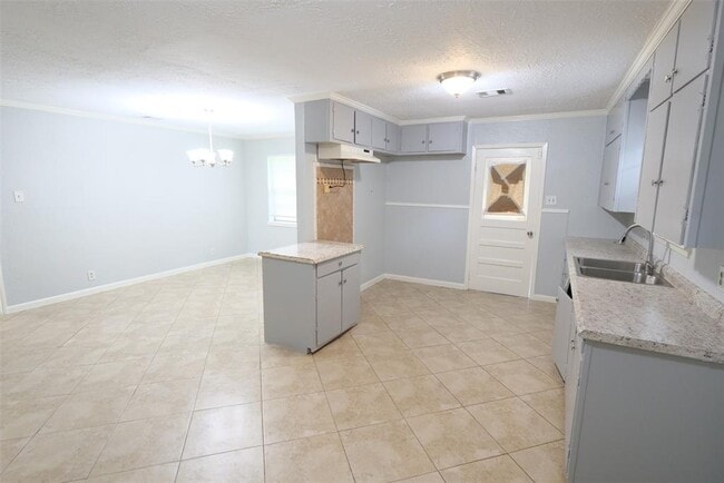 Building Photo - 6627 D S Bailey Ln