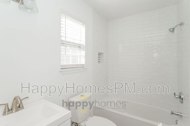 Building Photo - 12 1/2 Nunan Street