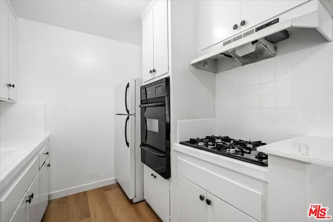Building Photo - 934 6th St