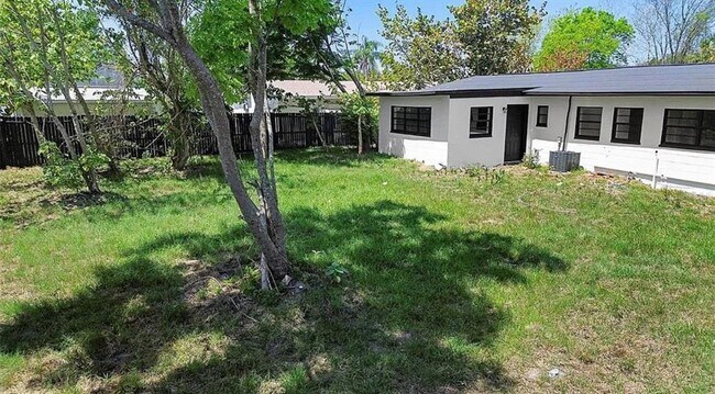 Building Photo - 2225 E Welch Rd