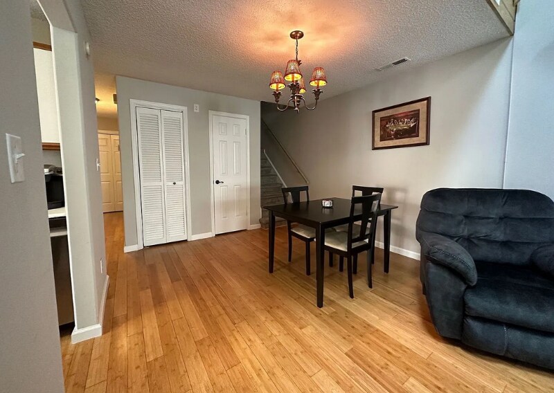 Building Photo - 5057 Gatehouse Way