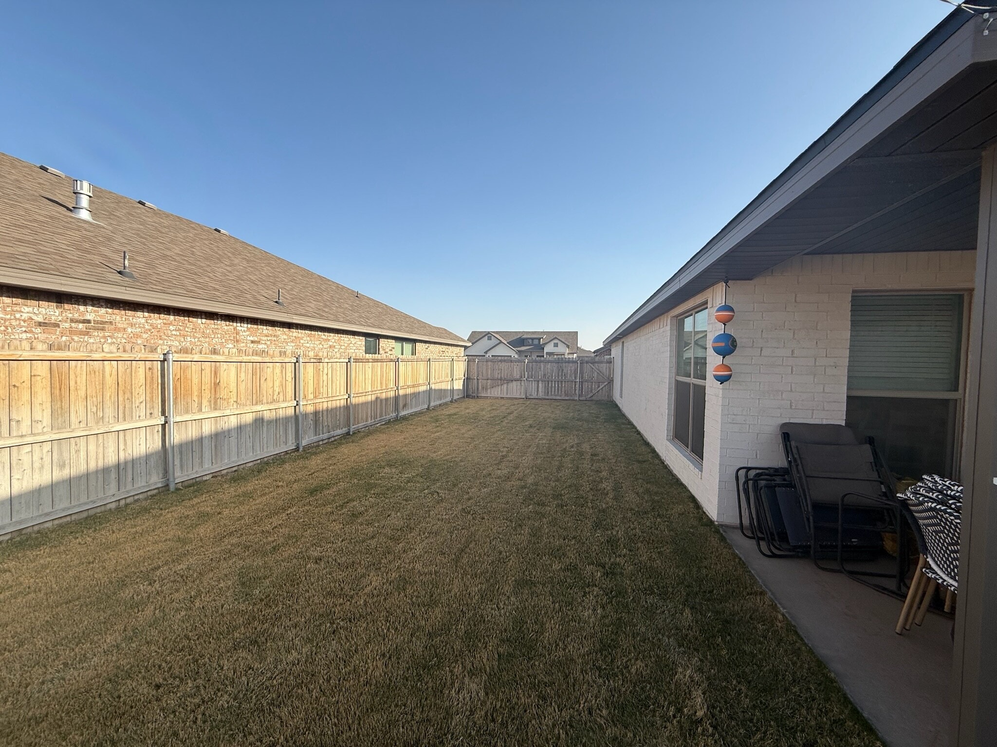 Large Side Yard - 2409 Bastrop Ave