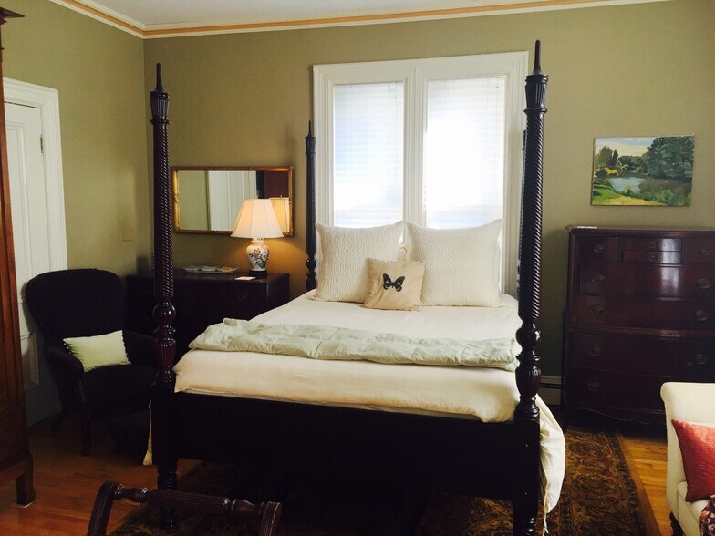 bedroom - 36 Greenough Ave