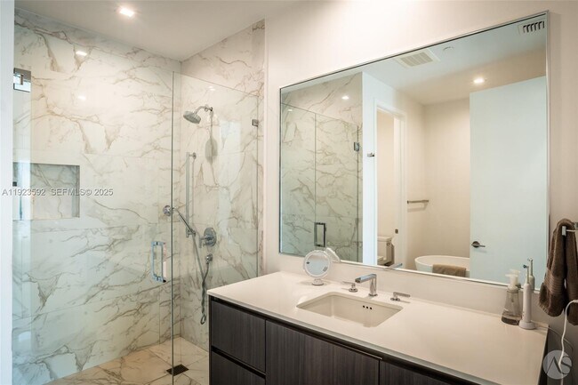 Building Photo - 275 Giralda Ave