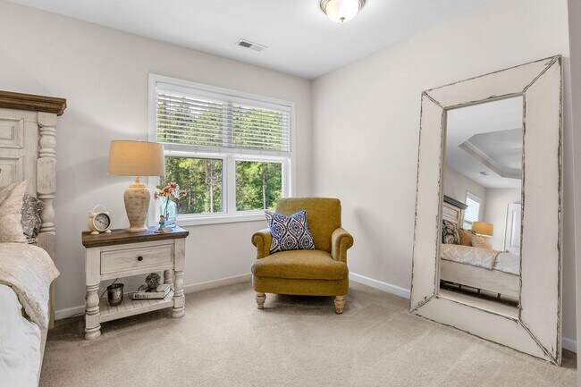 Building Photo - 4 bedroom 2.5 bathroom home close to beaches, shopping, and Marine Corps Bases.