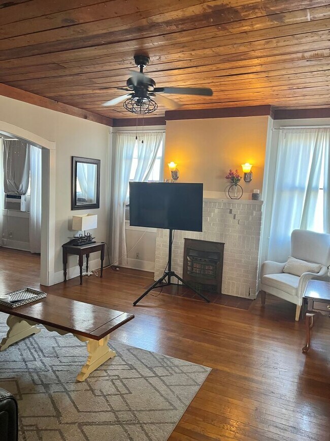 Building Photo - Charming 2 Bedroom 1 Bathroom Home for Rent!