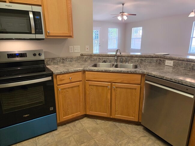 Building Photo - 6562 Tampa Dr