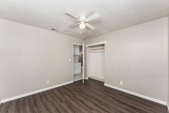 Building Photo - Charming 2 Bedroom 2 Bath Duplex