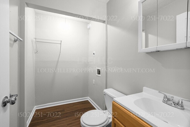 Building Photo - 621 Westport Rd