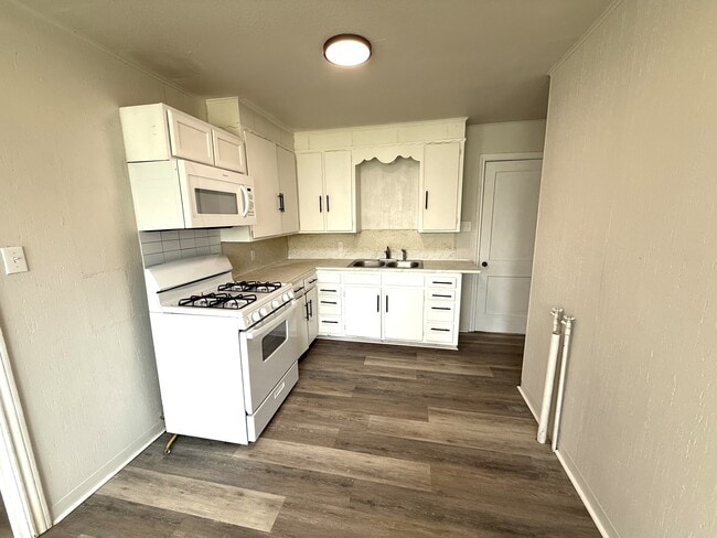 Building Photo - 330 C St