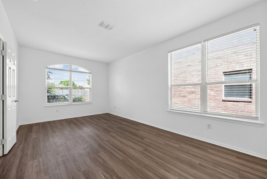 Building Photo - 1009 Youkum Ct