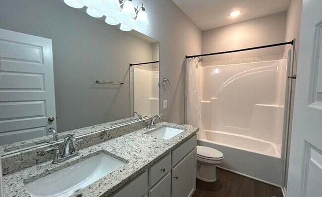 Building Photo - 1027 Echo Rdg Rd