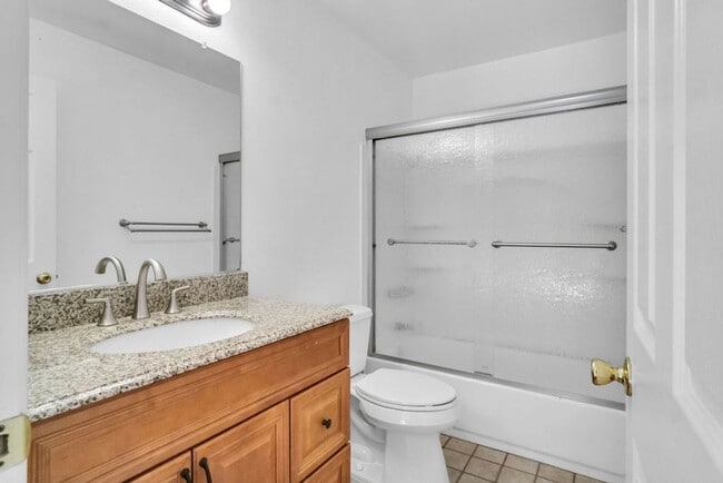 Building Photo - Beautiful townhome in La Jolla!  Three bedrooms plus office/extra bedroom! Available immediately!