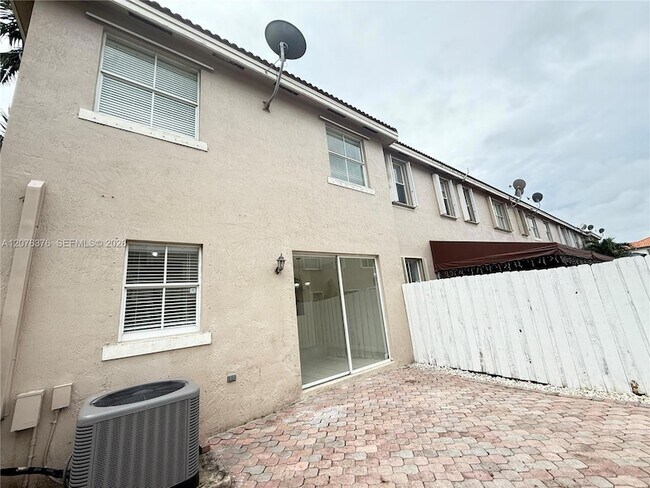Building Photo - 15131 SW 23rd Ln