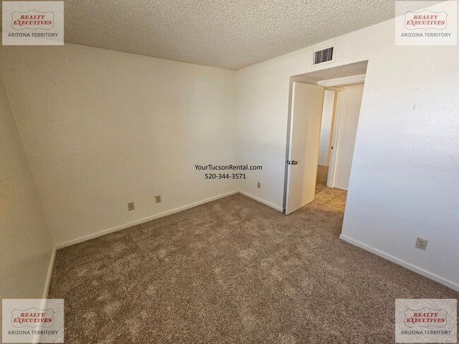 Building Photo - 22nd & Kolb Area Condo - Upstairs unit in Langley Gardens