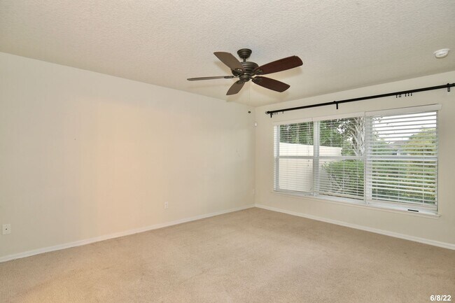 Building Photo - Beautiful 3/2 Corner Duplex with Water Vie...