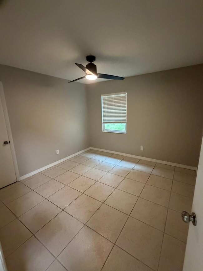 Building Photo - 11510 Valencia Dr