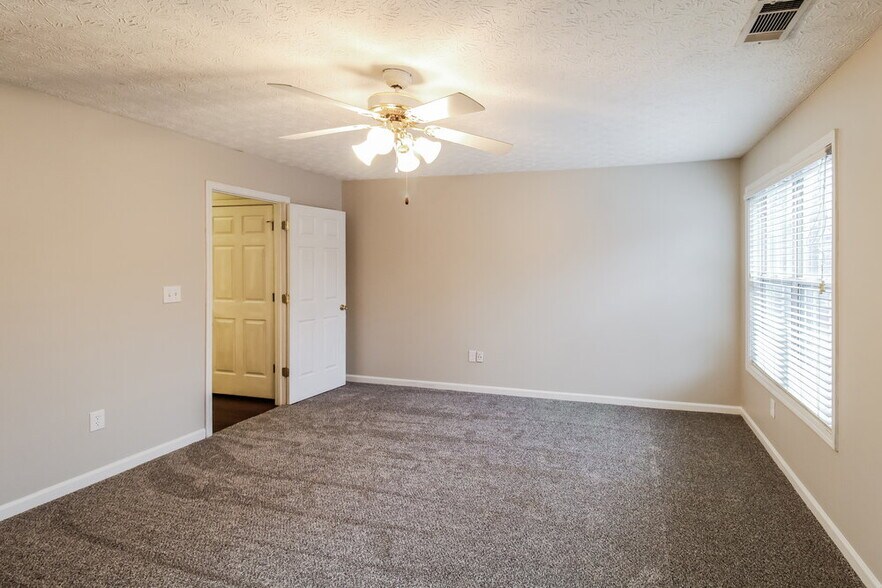 Building Photo - 45 Leighs Grove Way