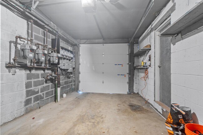 Building Photo - 4017 Hudson Ave