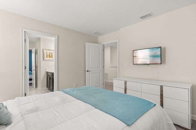 Building Photo - 1521 Flange Dr