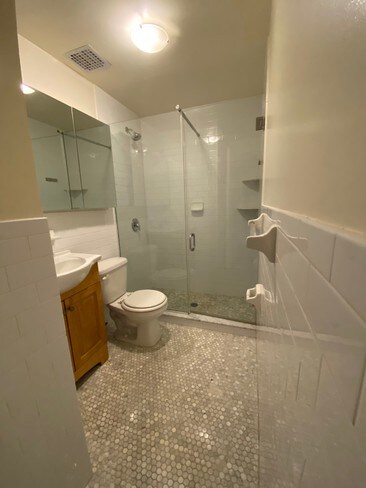Building Photo - 169 W 76th St
