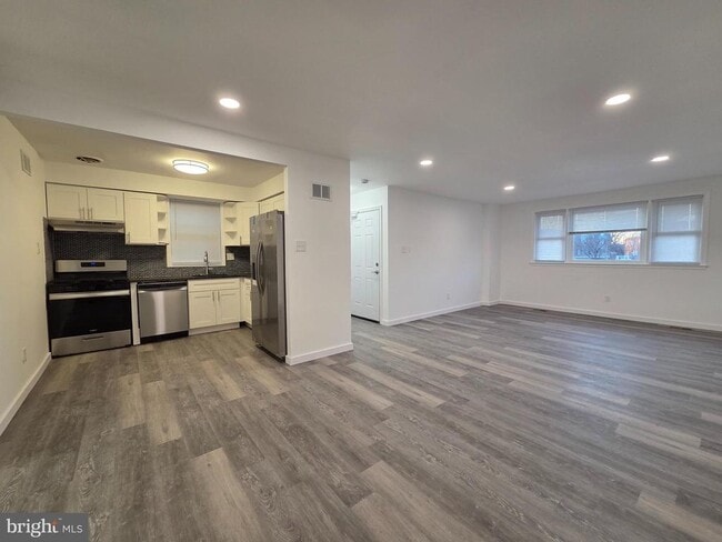 Building Photo - 8947 Alton St