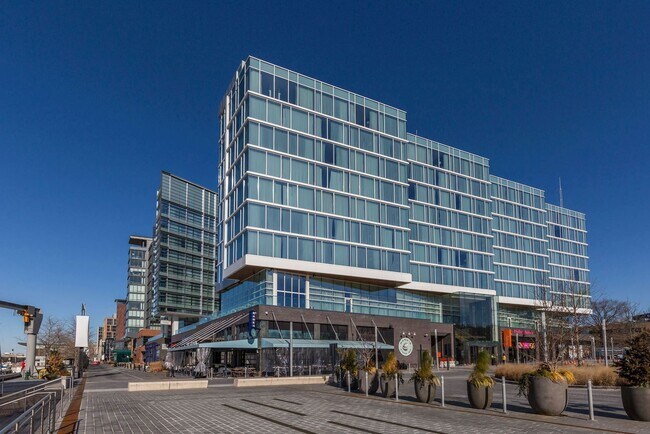 Building Photo - 1 bedroom 1 bathroom Condo in Navy Yard!