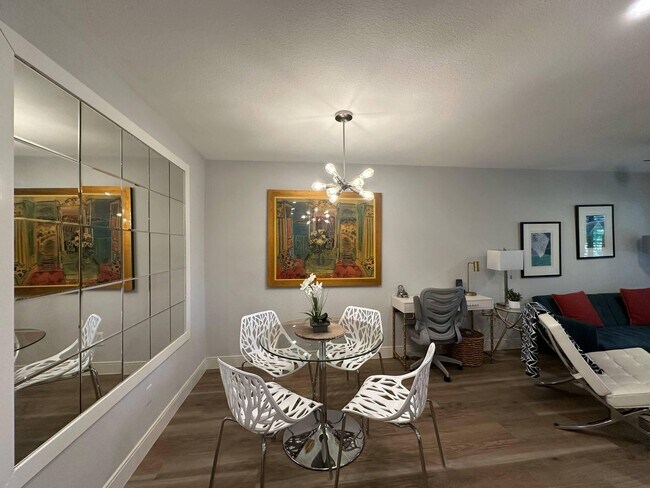 Building Photo - 2801 Los Felices Cir E