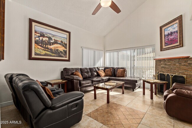 Building Photo - 501 E Topeka Dr