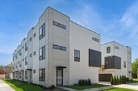 Building Photo - 944 Beloit Ave