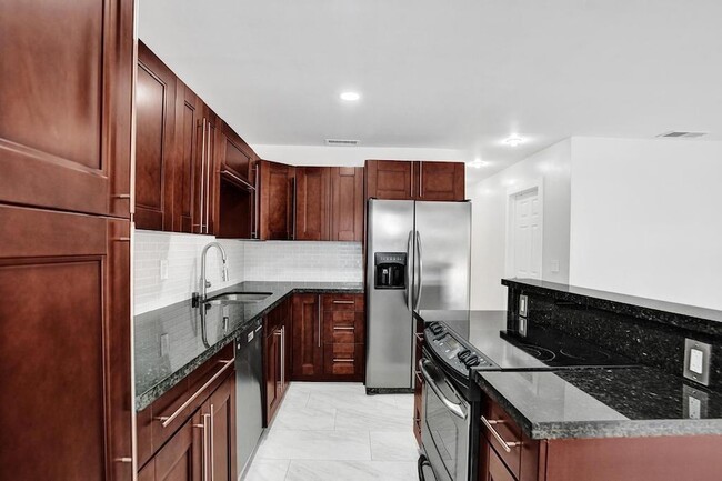 Building Photo - 802 SW 12th Ct
