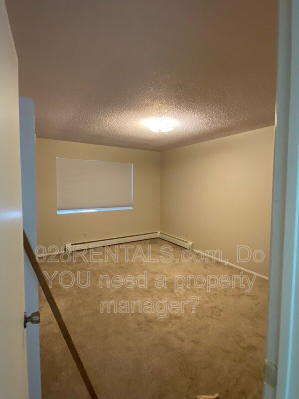 Building Photo - 801 W University Heights Dr S