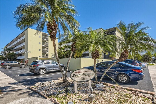 Building Photo - 1425 Arthur St