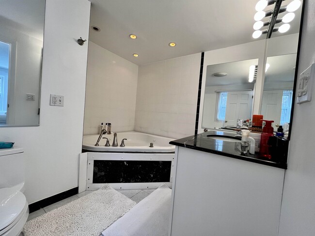 Building Photo - 22 River Bend Cir